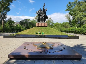 Источник фото: пресс-служба Минстроя РХ pamutnik pobedi
